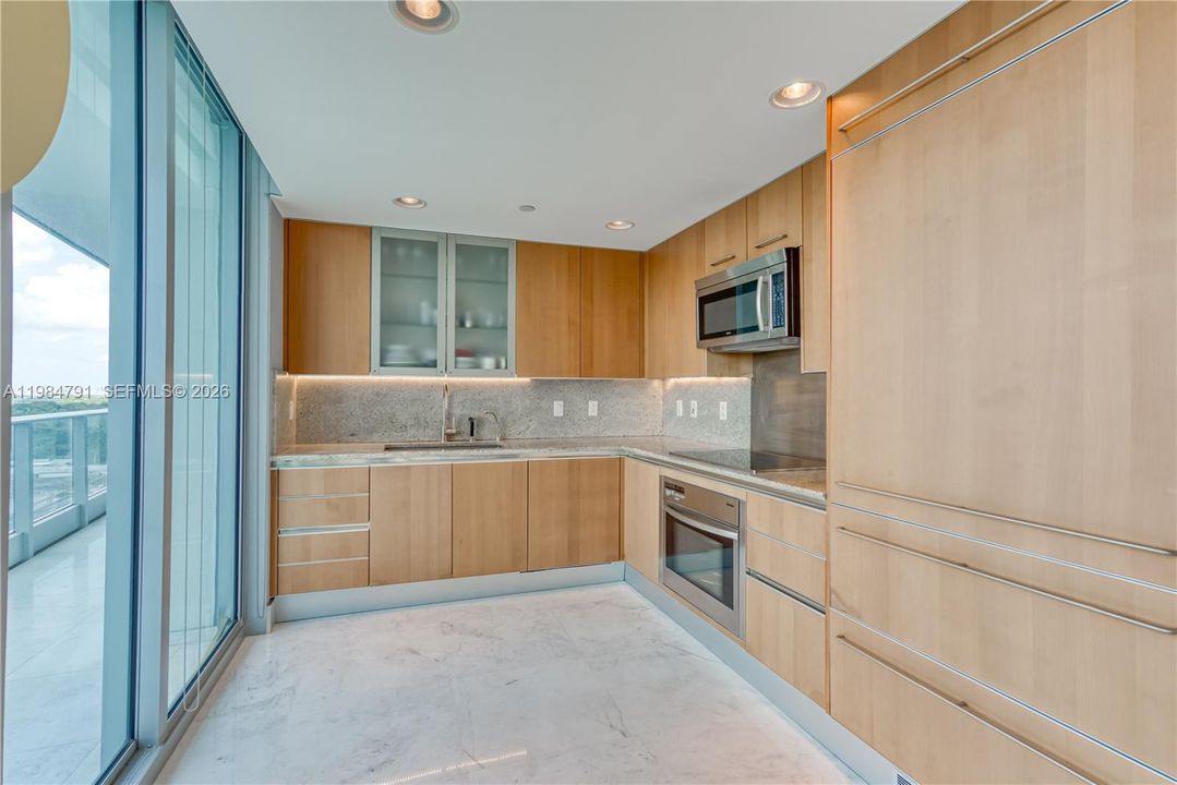 For Sale: $2,300,000 (2 beds, 2 baths, 1595 Square Feet)