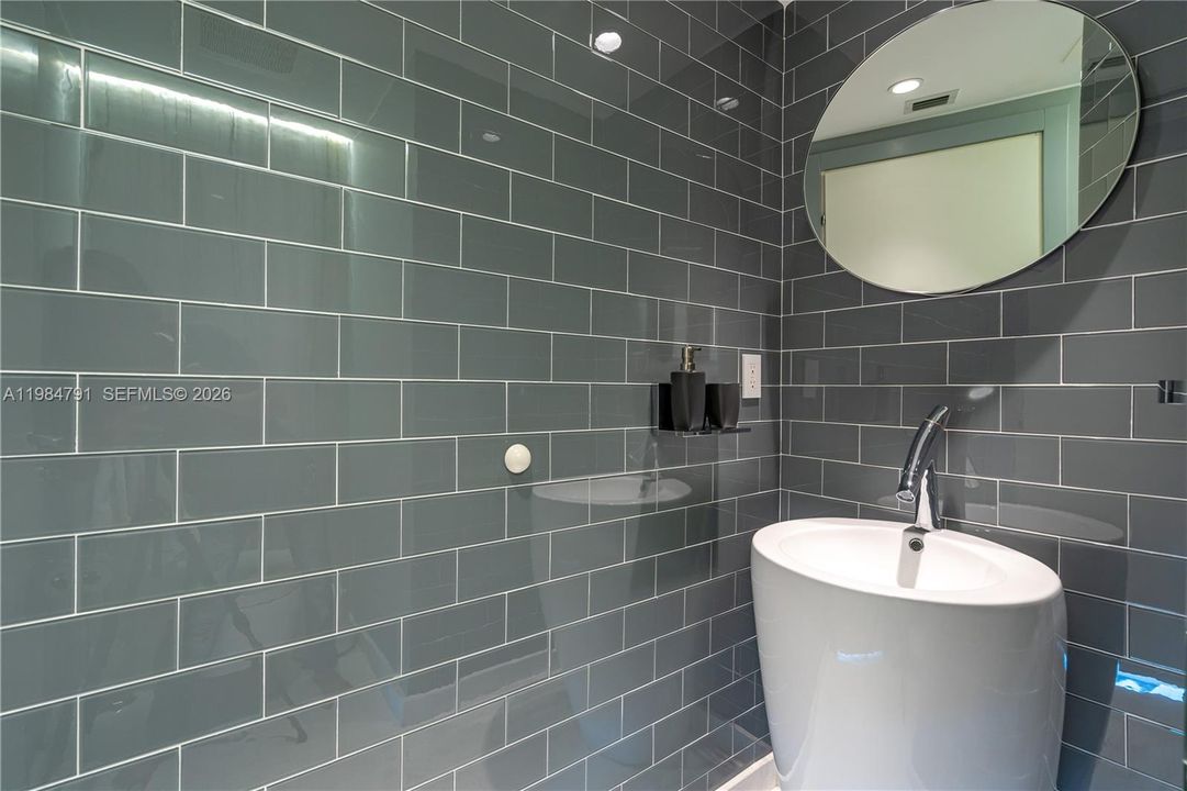 For Sale: $2,300,000 (2 beds, 2 baths, 1595 Square Feet)