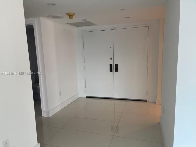 Activo con contrato: $4,200 (3 camas, 2 baños, 2215 Pies cuadrados)