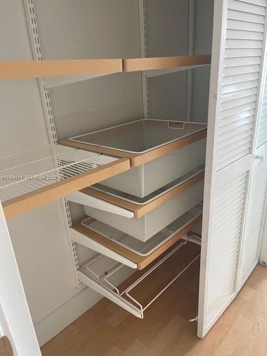 Activo con contrato: $4,200 (3 camas, 2 baños, 2215 Pies cuadrados)
