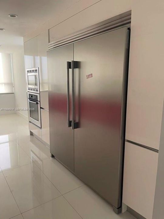Activo con contrato: $4,200 (3 camas, 2 baños, 2215 Pies cuadrados)