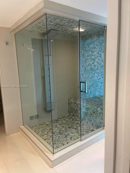 Activo con contrato: $4,200 (3 camas, 2 baños, 2215 Pies cuadrados)