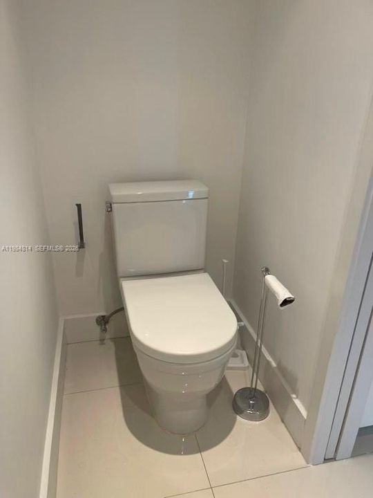 Activo con contrato: $4,200 (3 camas, 2 baños, 2215 Pies cuadrados)