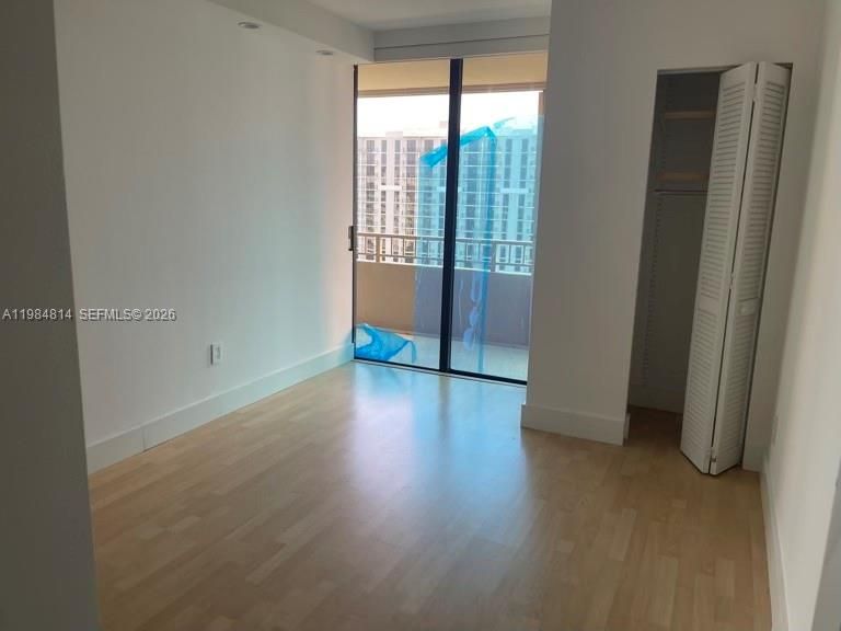 Activo con contrato: $4,200 (3 camas, 2 baños, 2215 Pies cuadrados)