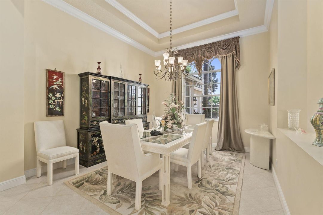 FORMAL DINING