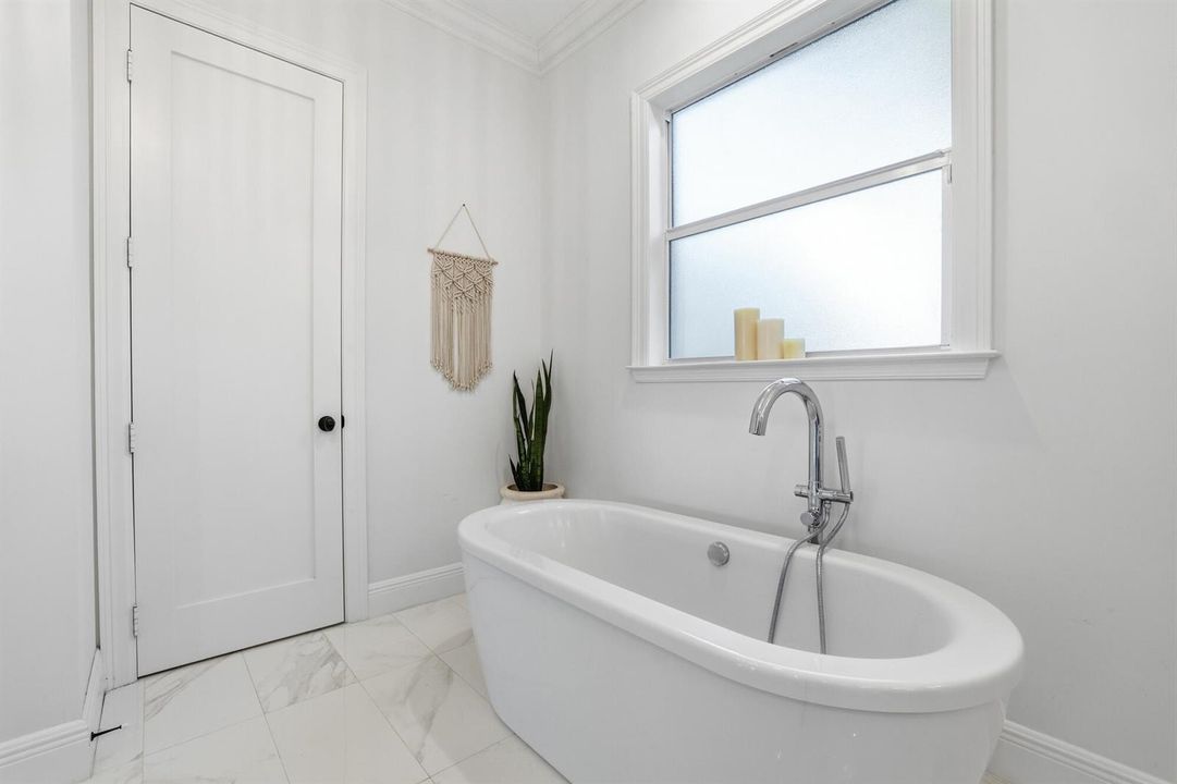 MASTER TUB