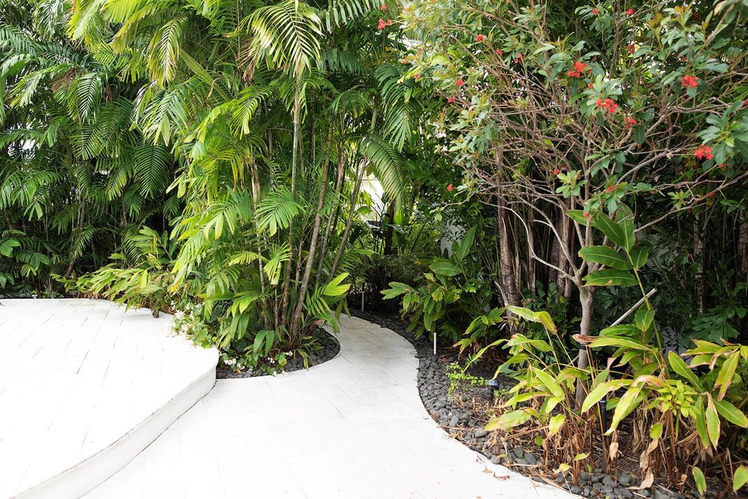 Yard winding path