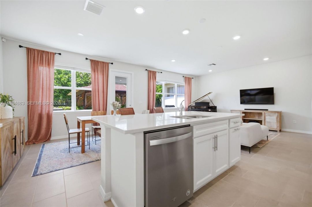 En Venta: $624,900 (3 camas, 2 baños, 1768 Pies cuadrados)