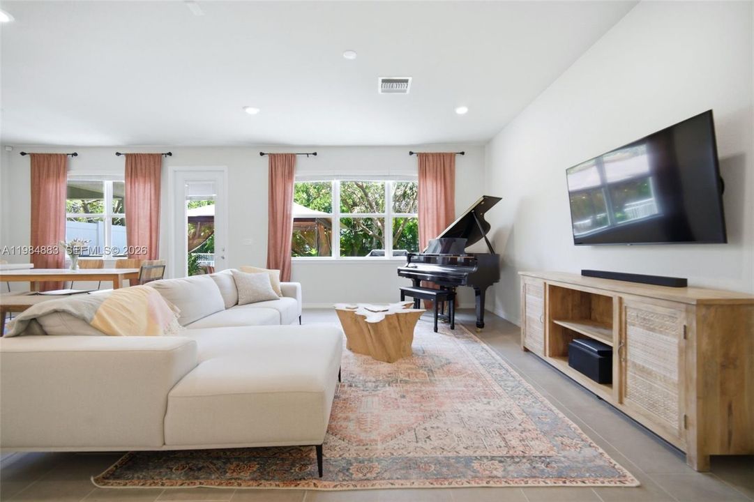 En Venta: $624,900 (3 camas, 2 baños, 1768 Pies cuadrados)