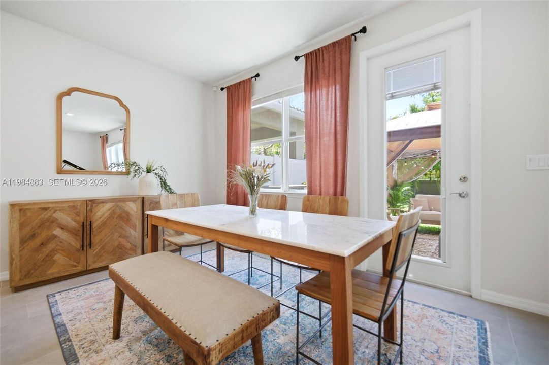 En Venta: $624,900 (3 camas, 2 baños, 1768 Pies cuadrados)