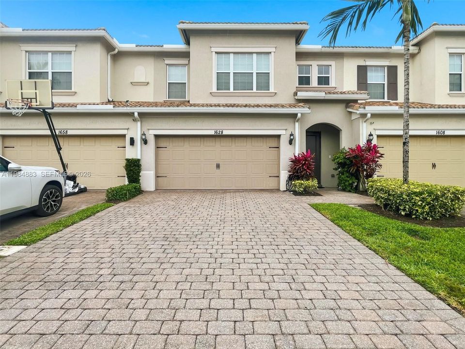 En Venta: $624,900 (3 camas, 2 baños, 1768 Pies cuadrados)