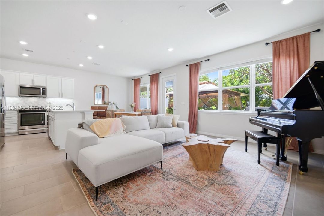 En Venta: $624,900 (3 camas, 2 baños, 1768 Pies cuadrados)
