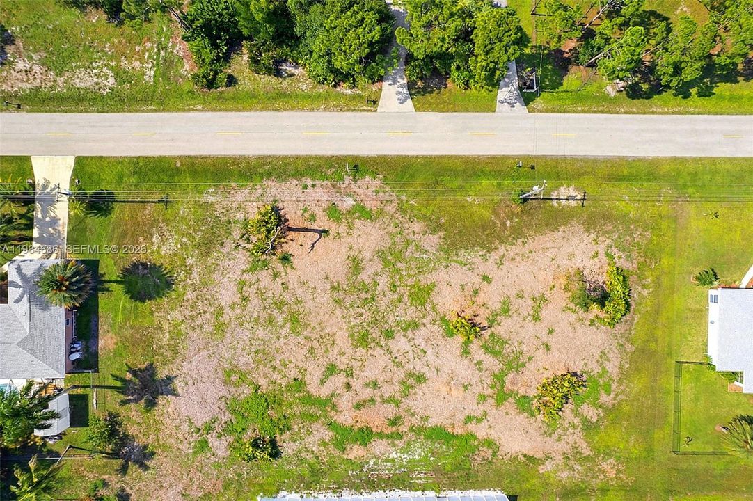 На продажу: $38,000 (0.23 acres)