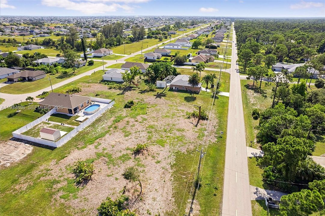 На продажу: $38,000 (0.23 acres)