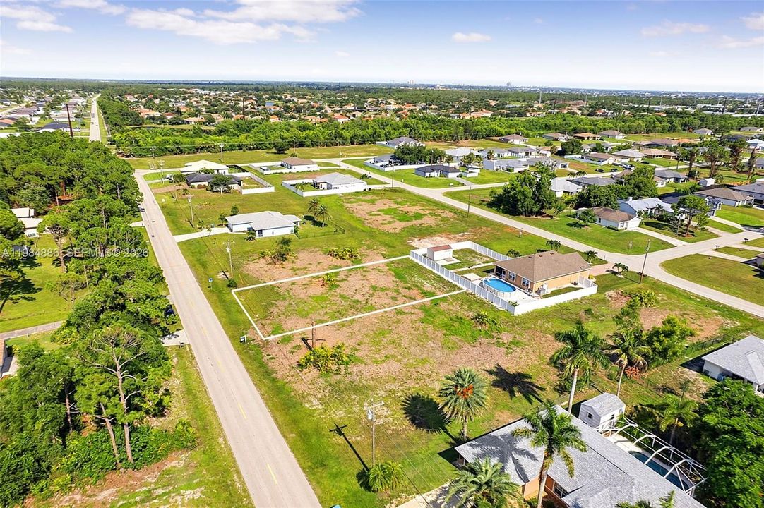 На продажу: $38,000 (0.23 acres)