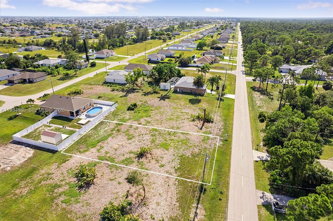 На продажу: $38,000 (0.23 acres)