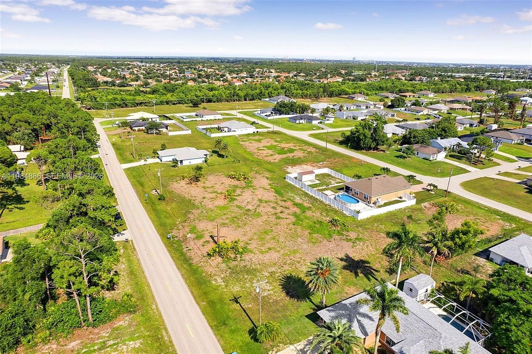 На продажу: $38,000 (0.23 acres)