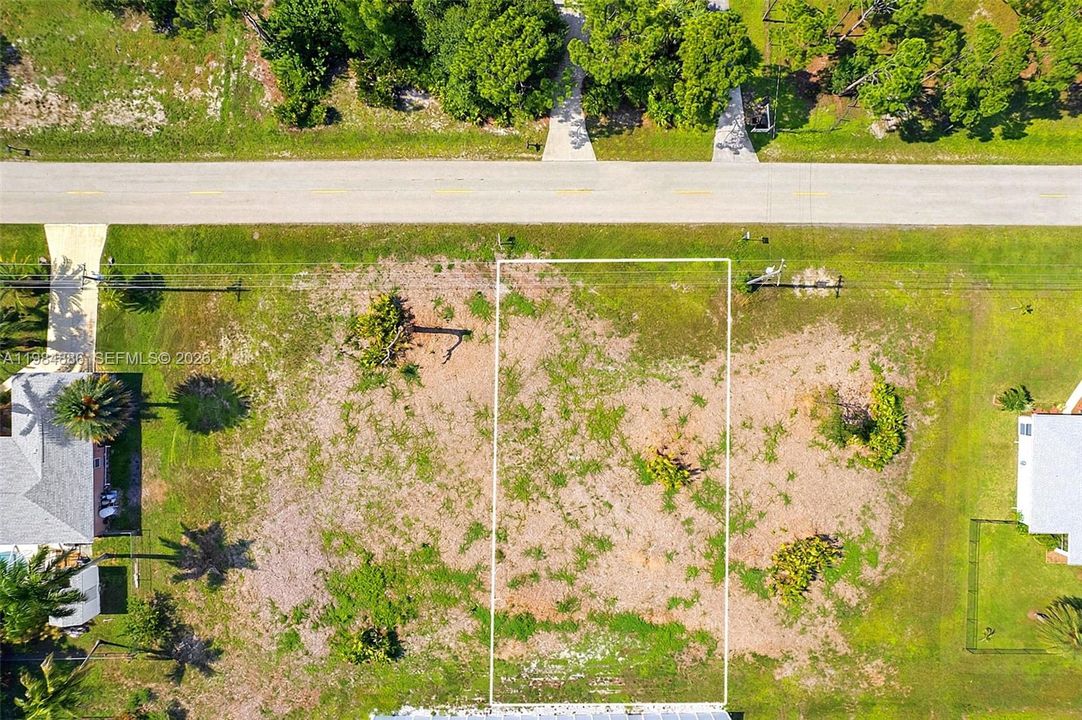На продажу: $38,000 (0.23 acres)
