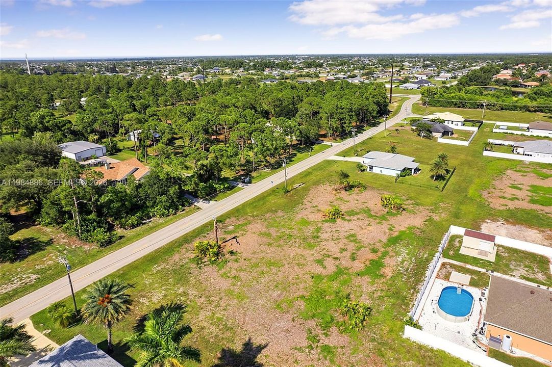 На продажу: $38,000 (0.23 acres)