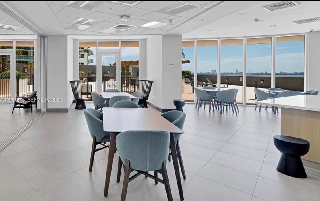 En Venta: $359,000 (1 camas, 1 baños, 791 Pies cuadrados)
