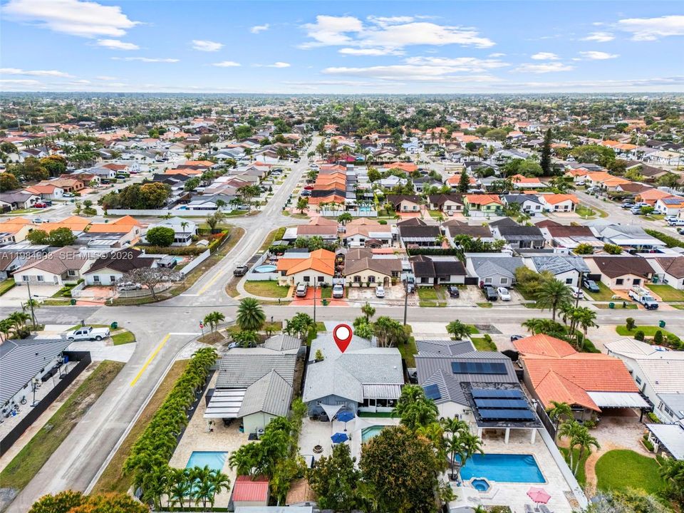 Недавно продано: $675,000 (4 спален, 2 ванн, 1668 Квадратных фут)
