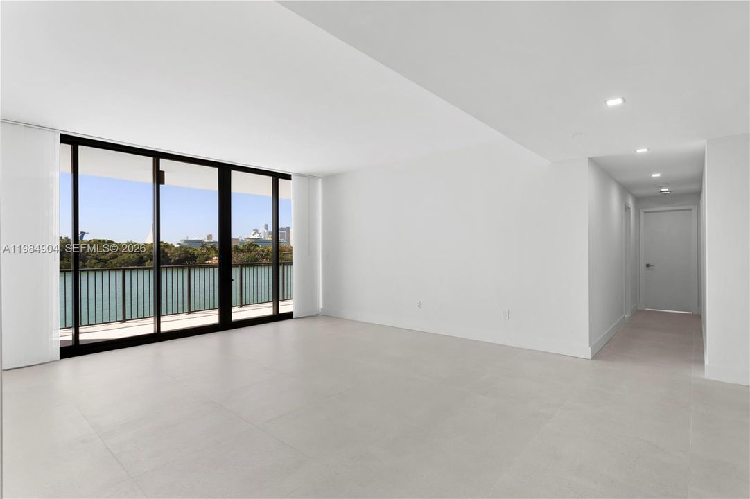 Active With Contract: $11,000 (3 beds, 2 baths, 2010 Square Feet)