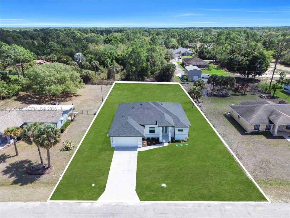 Active With Contract: $475,000 (4 beds, 3 baths, 1916 Square Feet)