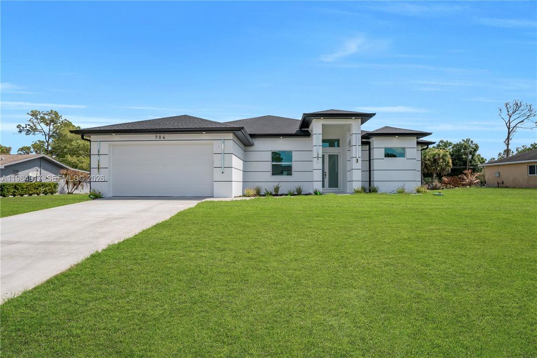 Active With Contract: $475,000 (4 beds, 3 baths, 1916 Square Feet)