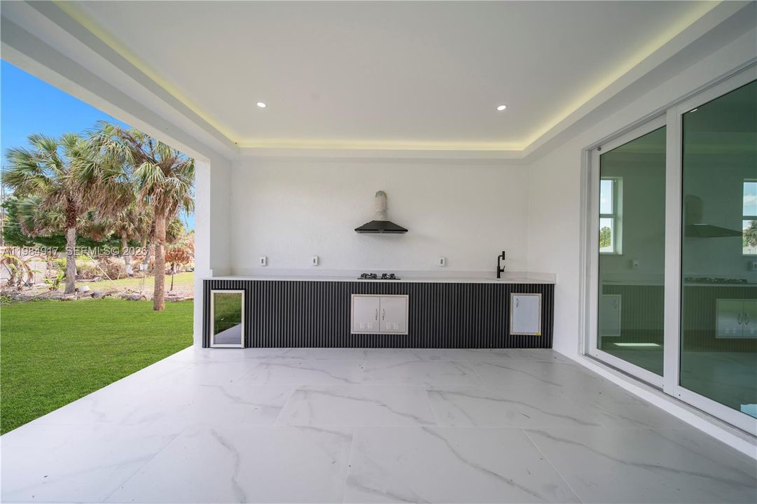 Active With Contract: $475,000 (4 beds, 3 baths, 1916 Square Feet)