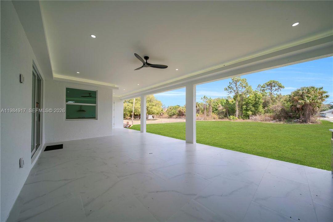 Active With Contract: $475,000 (4 beds, 3 baths, 1916 Square Feet)