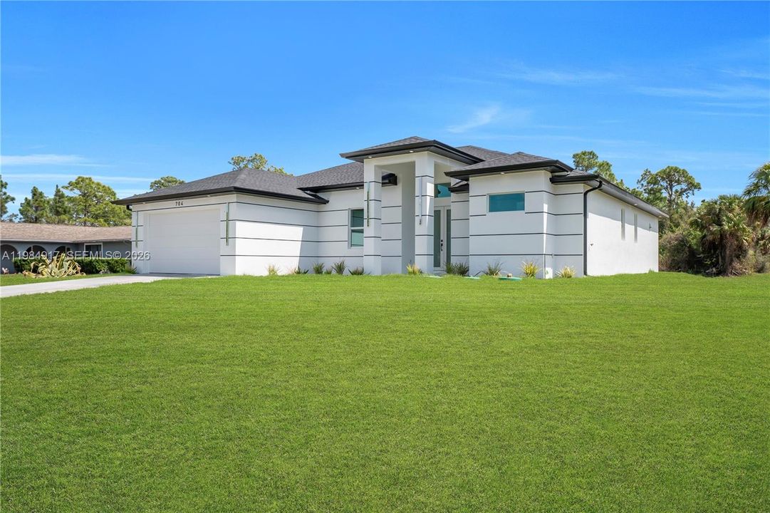 Active With Contract: $475,000 (4 beds, 3 baths, 1916 Square Feet)