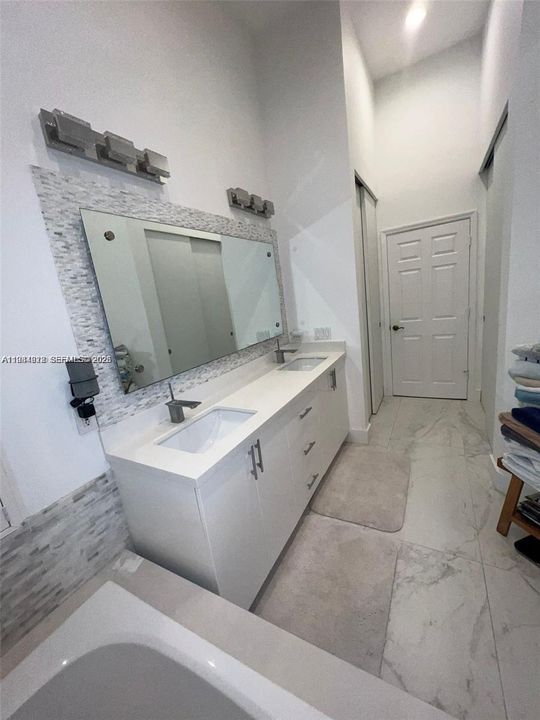 В аренду: $6,900 (5 спален, 3 ванн, 2422 Квадратных фут)
