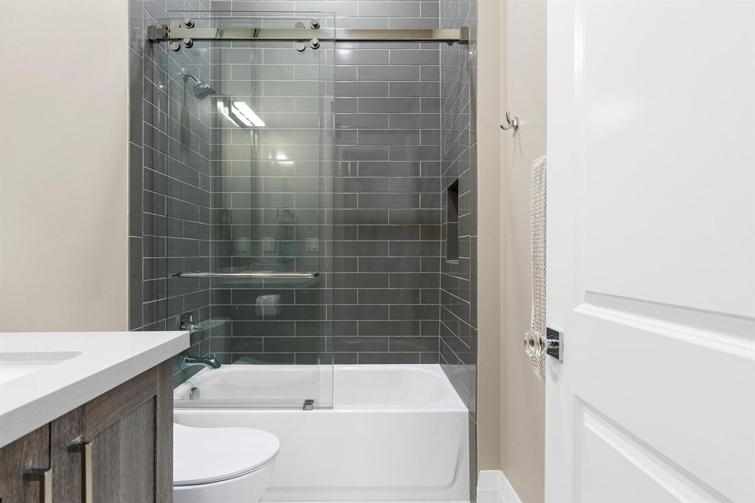 2ND BATHROOM