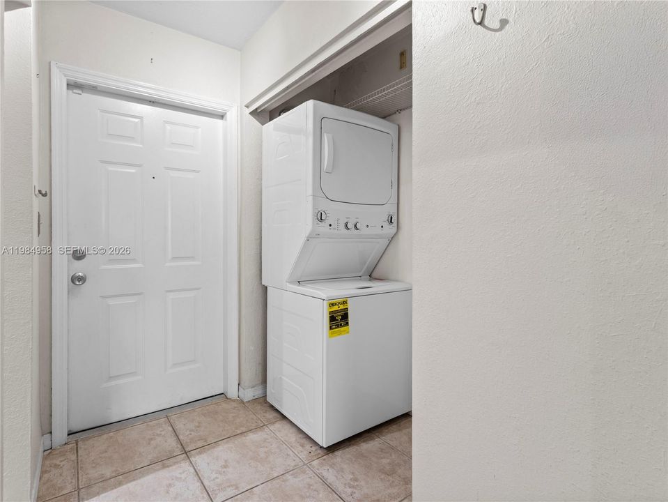 En Venta: $215,000 (1 camas, 1 baños, 710 Pies cuadrados)