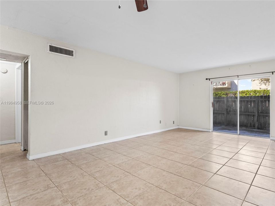 En Venta: $215,000 (1 camas, 1 baños, 710 Pies cuadrados)