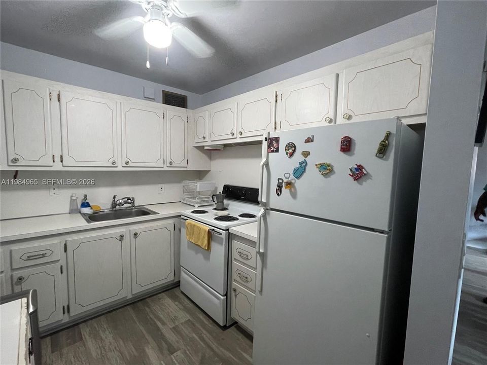 На продажу: $150,000 (2 спален, 1 ванн, 820 Квадратных фут)