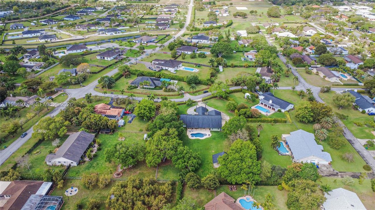 Vendido Recientemente: $1,135,000 (4 camas, 2 baños, 3074 Pies cuadrados)