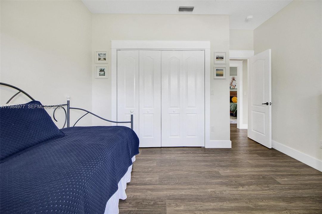 Vendido Recientemente: $1,135,000 (4 camas, 2 baños, 3074 Pies cuadrados)