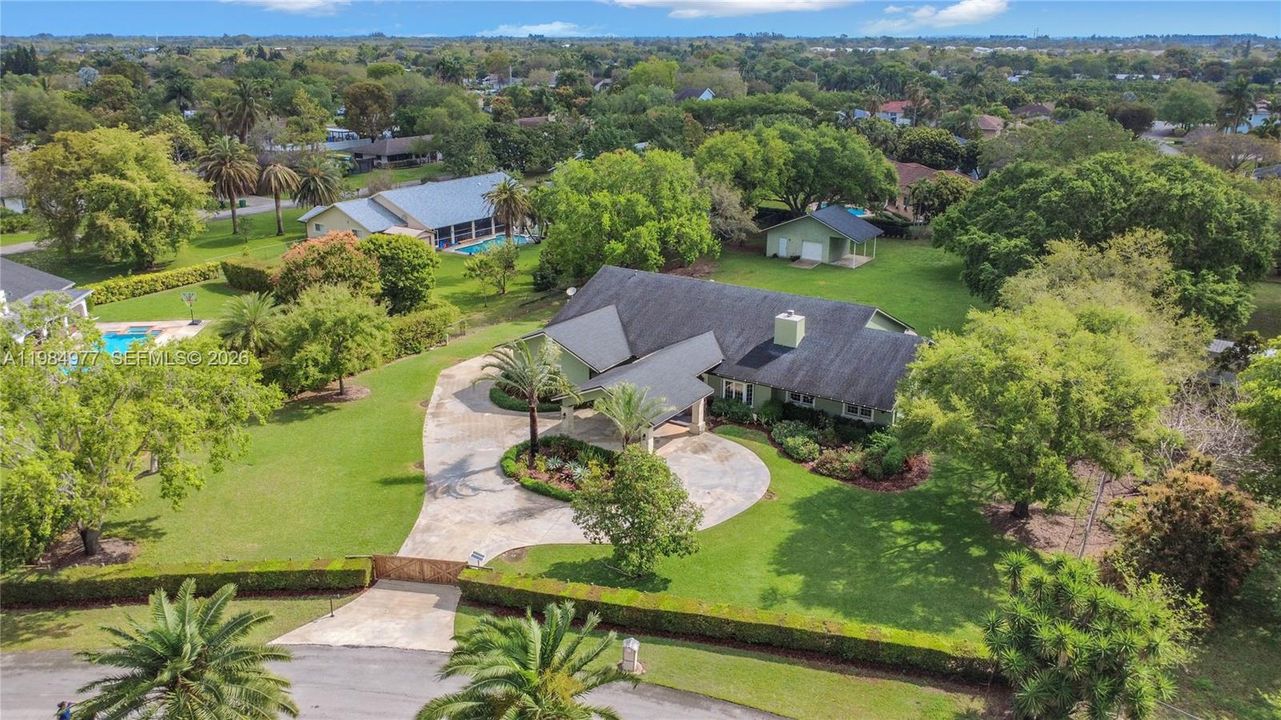 Vendido Recientemente: $1,135,000 (4 camas, 2 baños, 3074 Pies cuadrados)