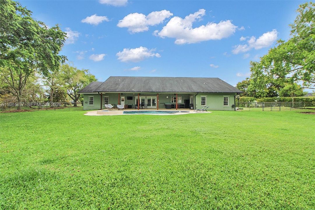 Vendido Recientemente: $1,135,000 (4 camas, 2 baños, 3074 Pies cuadrados)