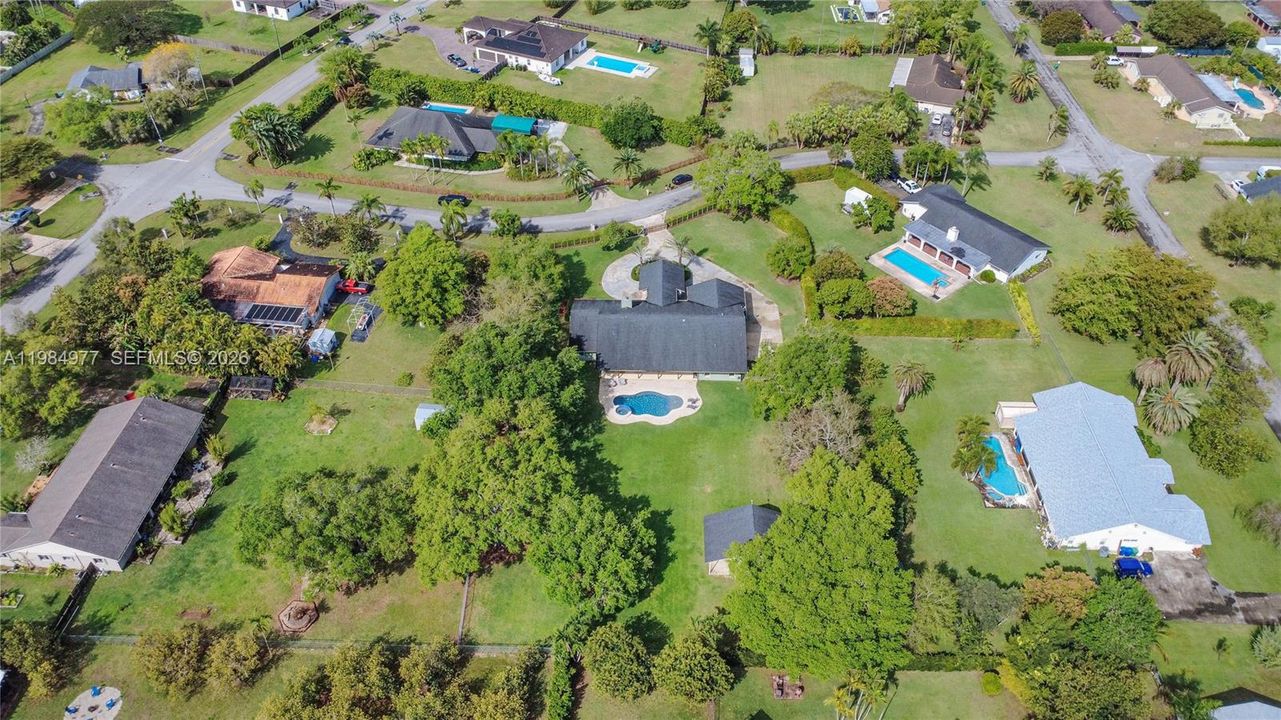 Vendido Recientemente: $1,135,000 (4 camas, 2 baños, 3074 Pies cuadrados)
