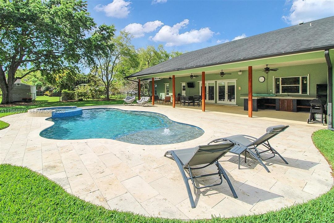 Vendido Recientemente: $1,135,000 (4 camas, 2 baños, 3074 Pies cuadrados)
