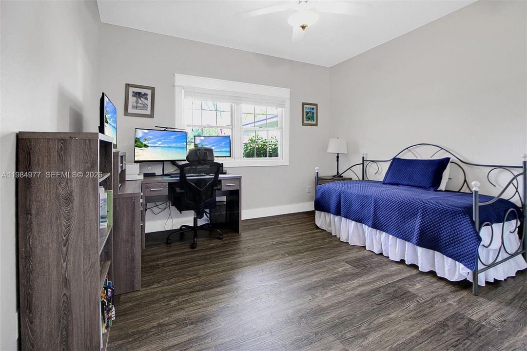 Vendido Recientemente: $1,135,000 (4 camas, 2 baños, 3074 Pies cuadrados)