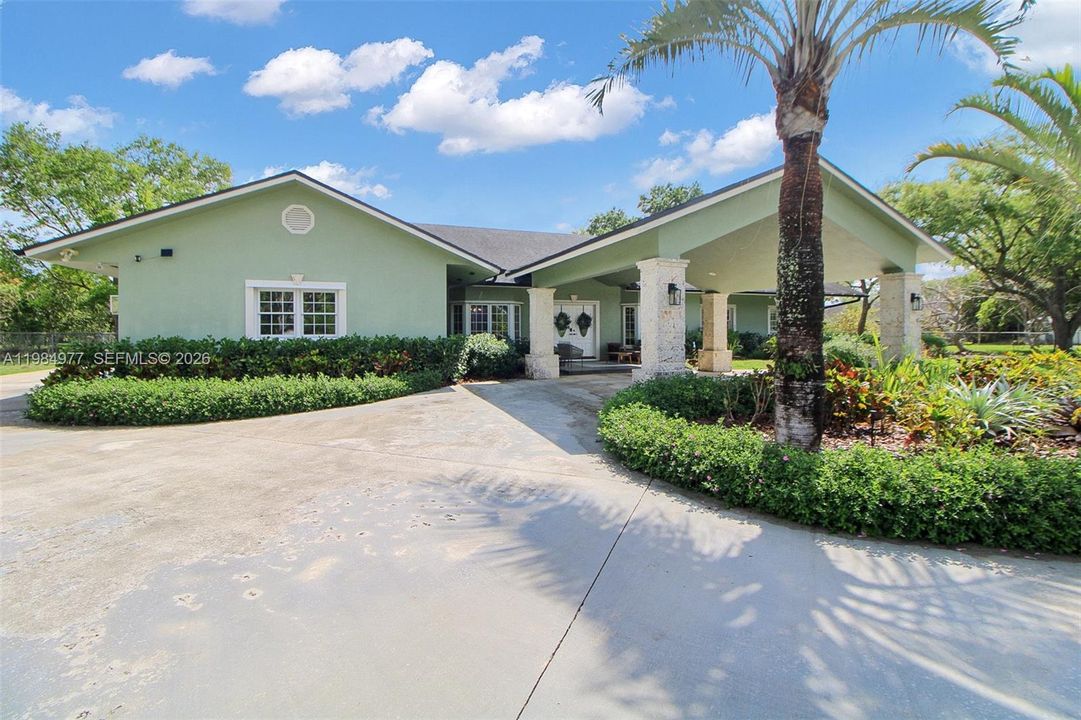 Vendido Recientemente: $1,135,000 (4 camas, 2 baños, 3074 Pies cuadrados)