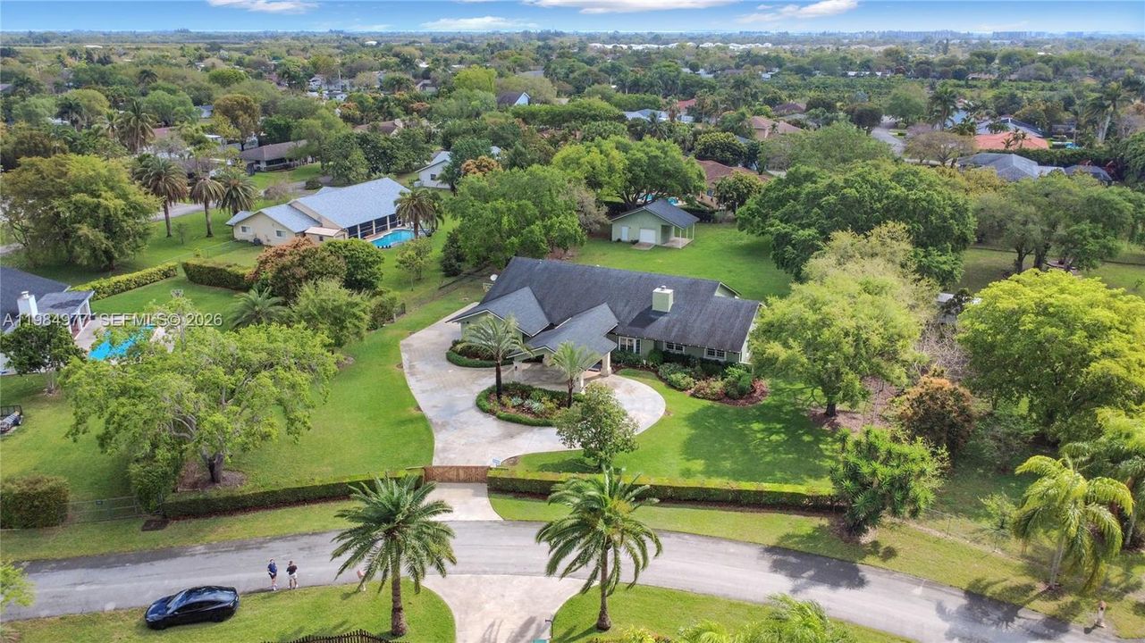 Vendido Recientemente: $1,135,000 (4 camas, 2 baños, 3074 Pies cuadrados)