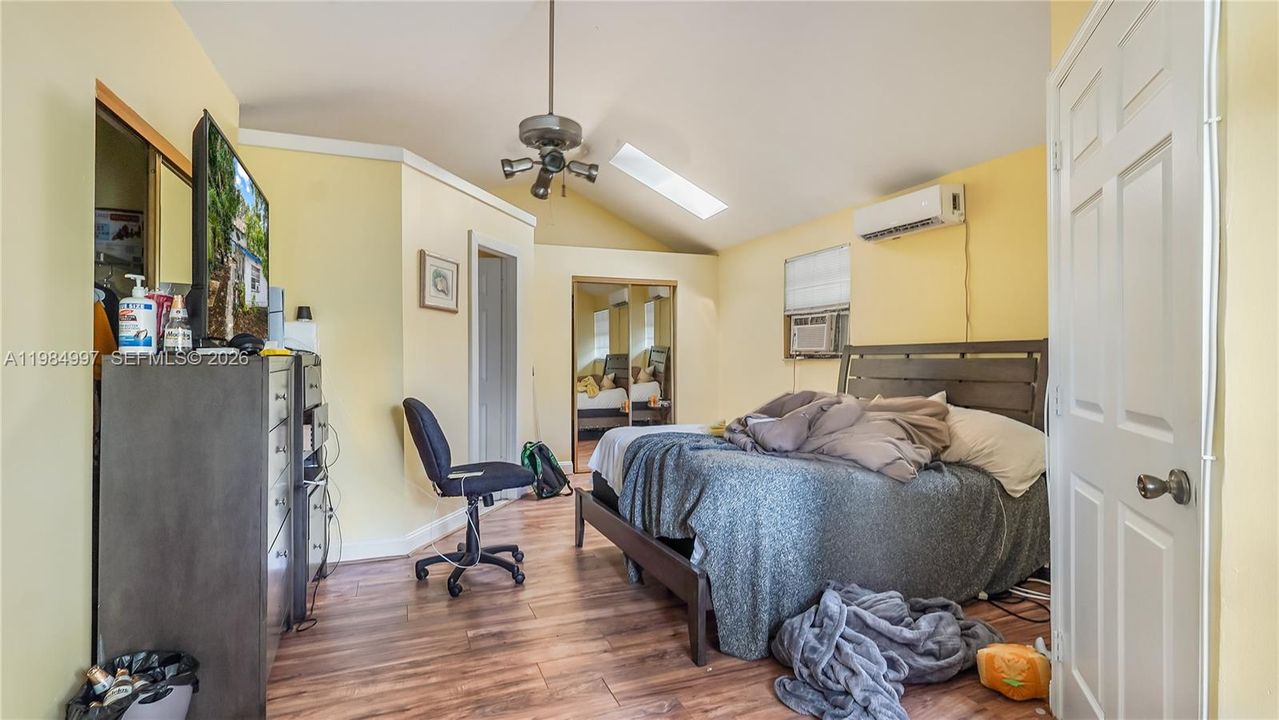bedroom unit 2
