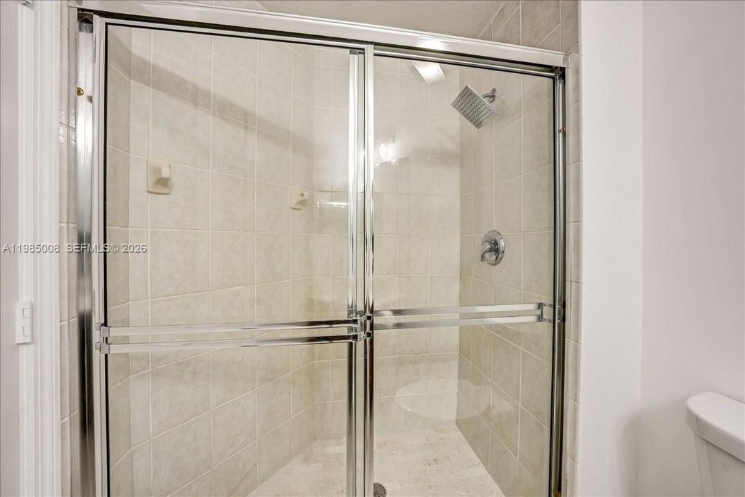 На продажу: $800,000 (6 спален, 4 ванн, 3243 Квадратных фут)
