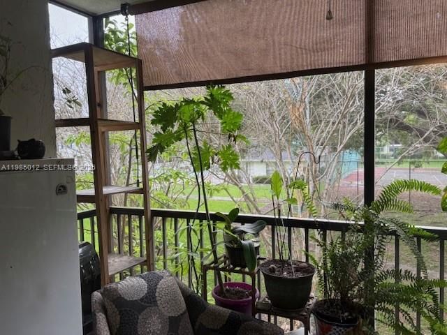 For Sale: $225,000 (2 beds, 2 baths, 990 Square Feet)