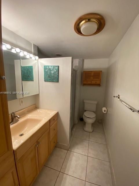 For Sale: $225,000 (2 beds, 2 baths, 990 Square Feet)