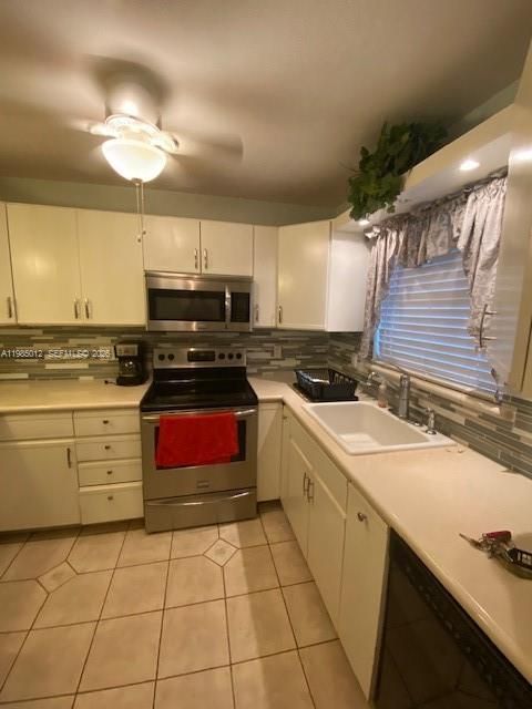 For Sale: $225,000 (2 beds, 2 baths, 990 Square Feet)